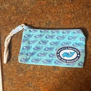 3/10$ Ripley's aquarium canvas zipper wristlet